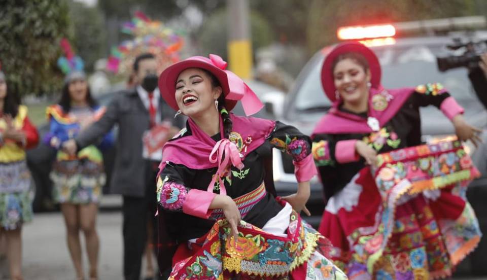 DANZAS TÍPICAS 