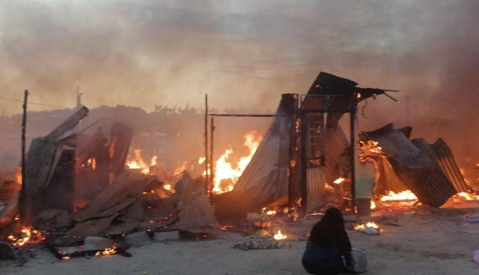ncendio consume varias viviendas de asentamiento humano.