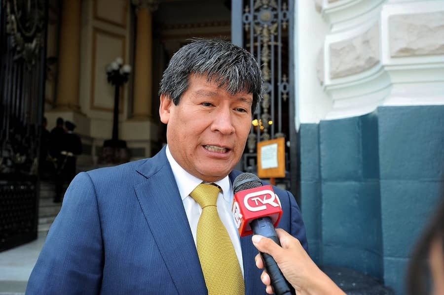 Gobernador de Ayacucho desmiente a Dina y negó haberle regalado un reloj Rolex