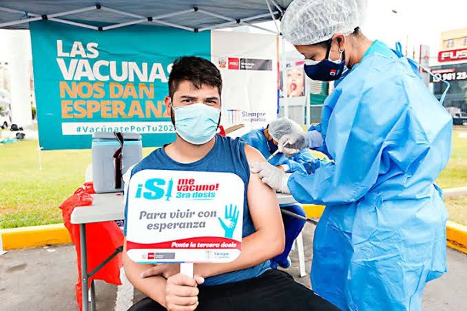 Covid-19: Minsa aplica vacunas bivalentes vencidas en Lima