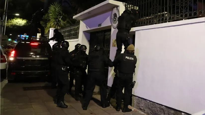 ¿Por qué policía ecuatoriana irrumpió en la embajada de Quito en México?
