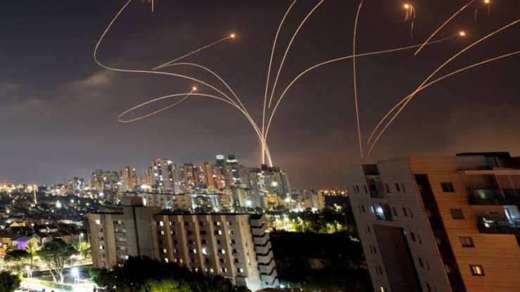 Israel lanza ataque con drones y misiles contra Irán