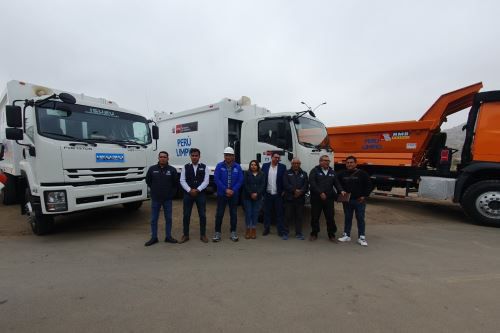Vecinos de Ancón felices por donación de 5 camiones compactadoras de residuos sólidos Vecinos de Ancón felices por donación de 5 camiones compactadoras de residuos sólidos 