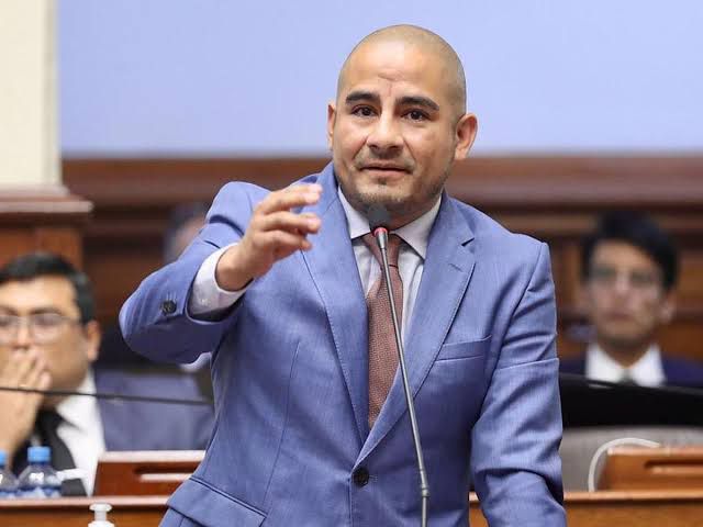 Presentan moción de censura contra primer vicepresidente del Congreso