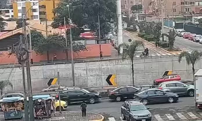 Siguen matando por cupos: Asesinan a jalador de colectivos informales en plena Av. Javier Prado