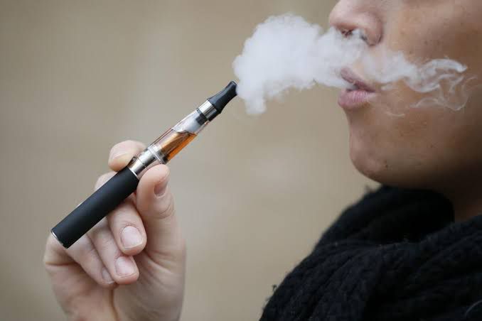 Se aprueba ley que restringe el consumo de tabaco y nicotina en cigarrillos electrónicos o vapeadores
