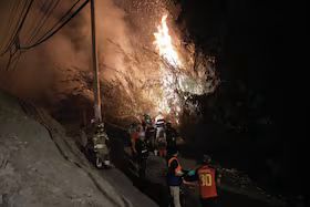 ¡Incendio forestal llegó a chaclacayo ! zona de Alto Huampaní la más afectada 