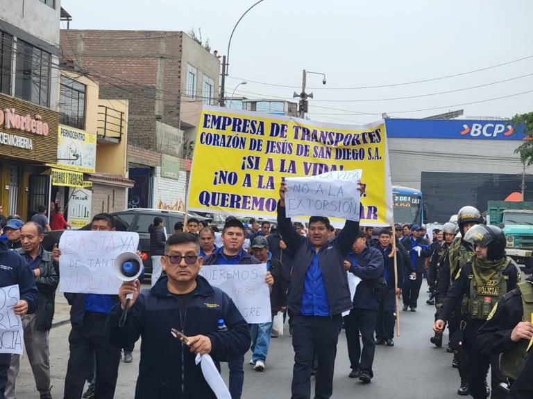 PNP  Coloca buses “para trasladar al público” ante paro general de transportistas 