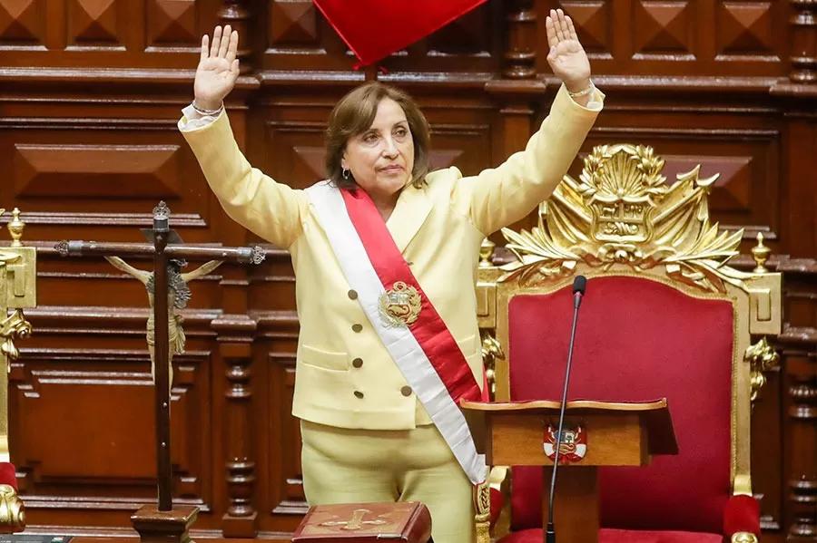 Dina Boluarte asegura que “Chibolin”no le regaló vestido amarillo 