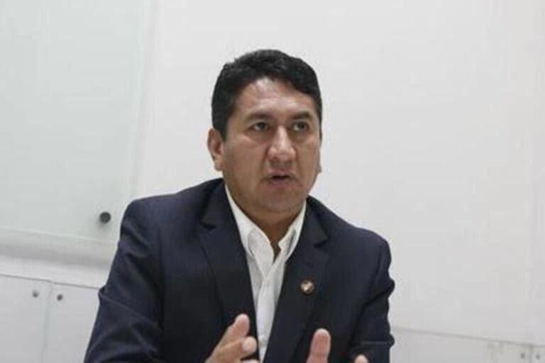 De aniversario: Vladimir Cerrón cumple un año como prófugo y la PNP no consigue atraparlo 