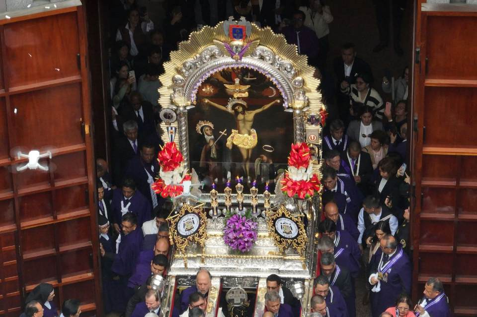 Señor de los Milagros recorre hoy el corazón de Lima 