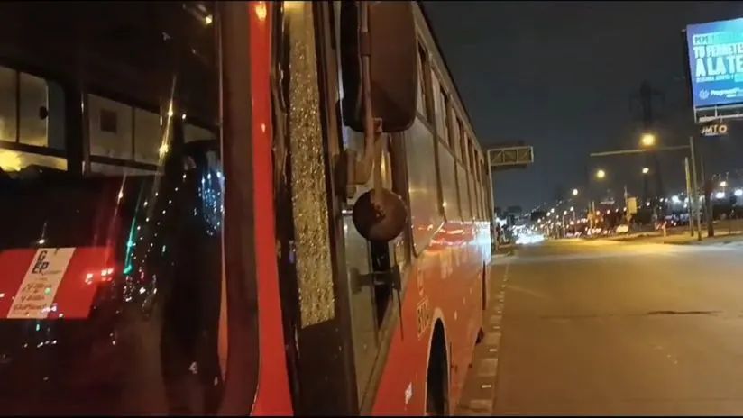 Ómnibus de la empresa ETSAFRASA fue baleado en la avenida Pachacútec