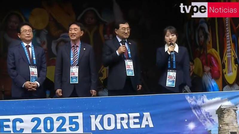 Al momento de la transferencia se entregó un varayoc -vara de mando que simboliza el poder o gobierno a la delegación de Corea del Sur. 