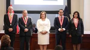 Roberto Burneo juró como nuevo presidente del JNE