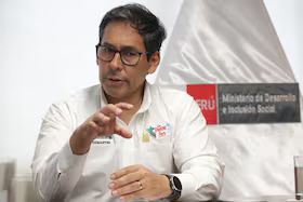 Ministro Demartini en la cuerda floja por crisis en Qali Warma"