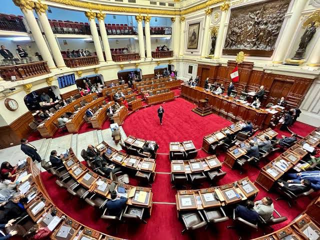 Congreso insiste: Proponen reelección para alcaldes y gobernadores pese a rechazo y dudas sobre intención política