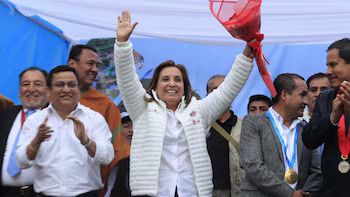 Dina Boluarte minimiza rechazo histórico y culpa a encuestas: “Señor