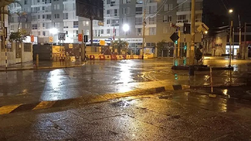 Lluvias inusuales en Lima y Callao causan calles añegadas
