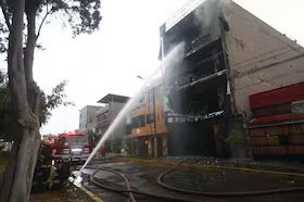 Comas: Incendio en almacén estaría vinculado a red de extorsionadores