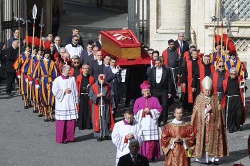 El mundo se despide del papa