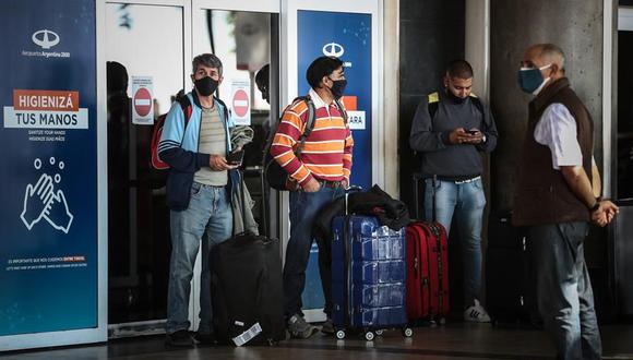 COVID-19: Argentina reporta variantes de India y Sudáfrica en viajeros 