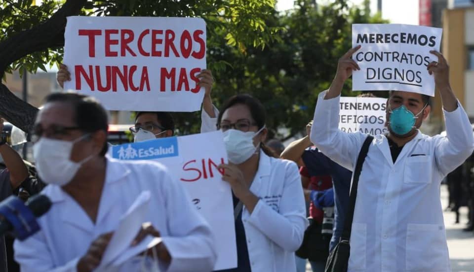 COVID-19: Médicos del hospital Almenara denuncian que no los han vacunado