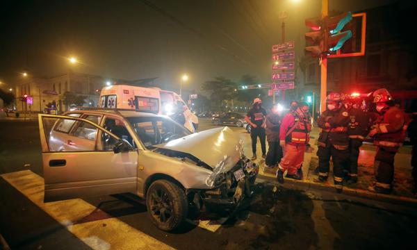 Centro de Lima: Extranjeros quedaron heridos tras accidente vehicular 