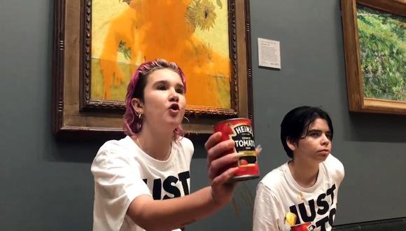 Activistas arrojan sopa de tomate a la obra ‘Girasoles’ de Van Gogh en galería de Londres