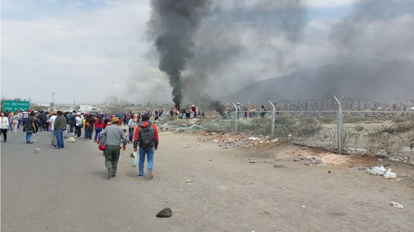 Arequipa: Policías desalojan a protestantes que ingresaron a aeropuerto