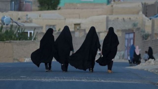 Afganistán: Mujeres podrán ir a la universidad