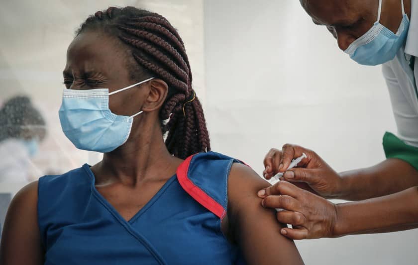 COVID-19: OMS informa que África solo ha administrado 11 millones de vacunas