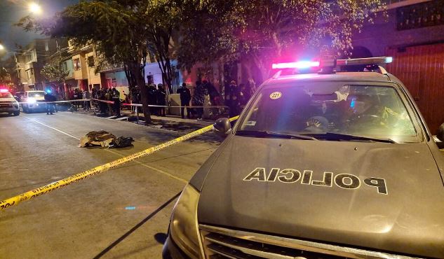 Ate: 2 hombres mueren tras recibir 13 disparos en la cabeza