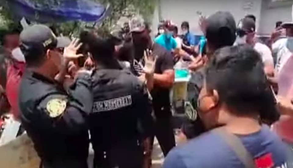 Cercado de Lima: ambulantes atacan a fiscalizadores municipales y policías con palos y piedras