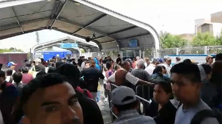 Activación de 4 estaciones de la ampliación norte crea caos  en Plaza de Flores