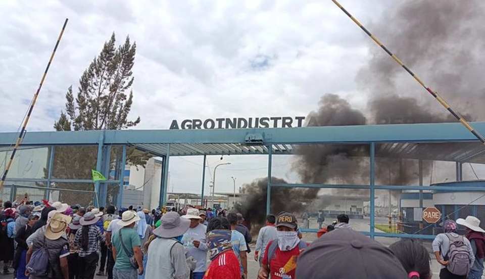 Manifestantes toman planta de la empresa Gloria en Arequipa