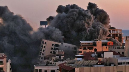 Ataques israelíes dejan 103 muertos