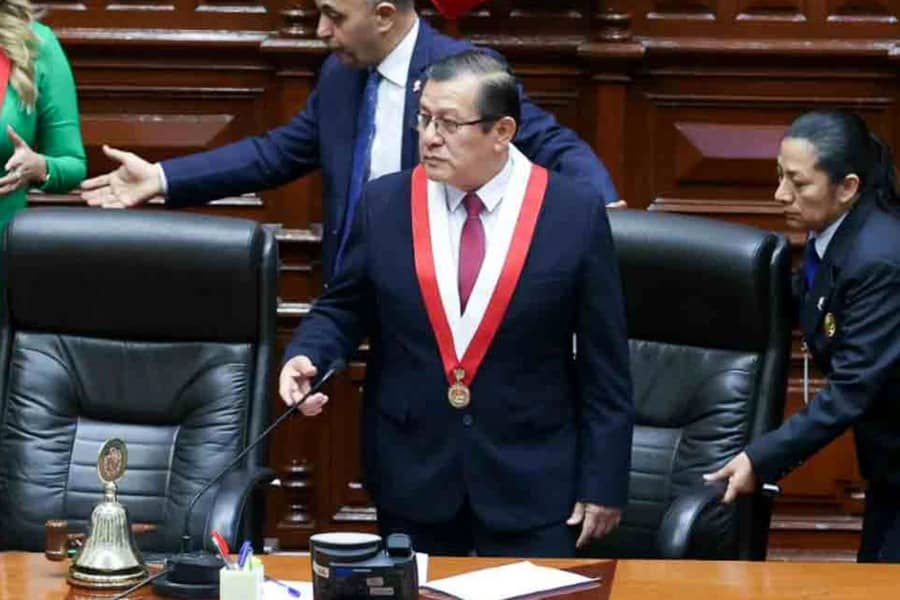 Eduardo Salhuana ofrece gestión de puertas abiertas y niega tener contacto con la minería ilegal