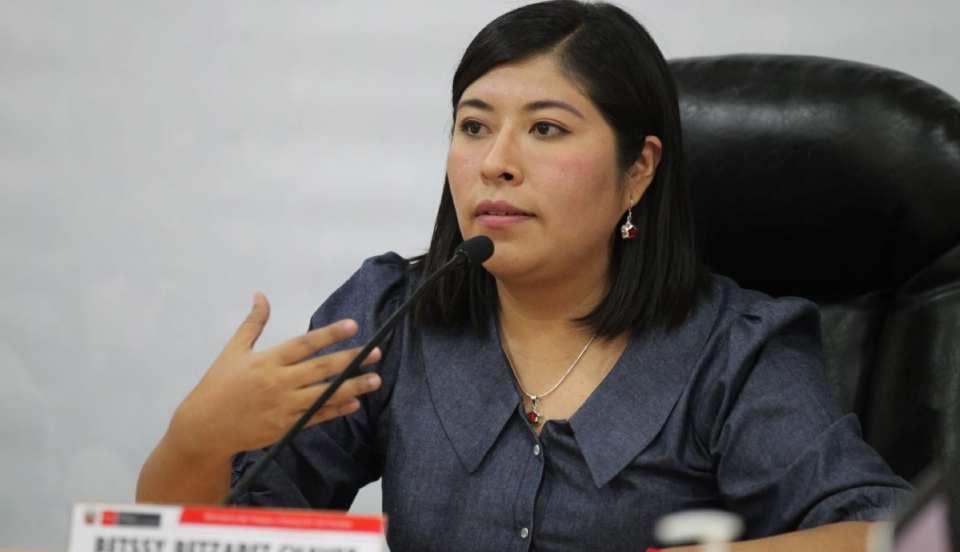 Betssy Chávez: Hallan contrato de hermana de Abel Sotelo en su despacho