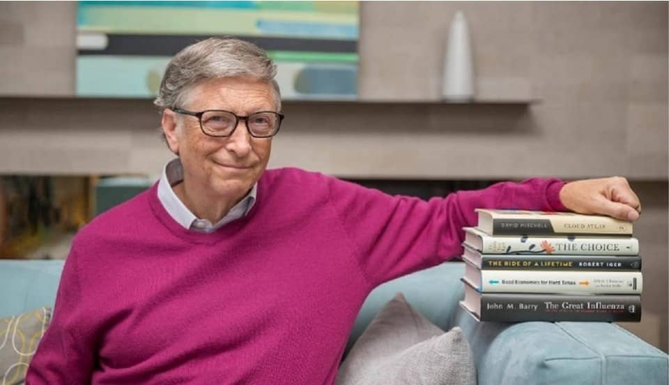 Bill Gates y las tres series de Netflix y Amazon Prime Video que recomienda ver durante la pandemia
