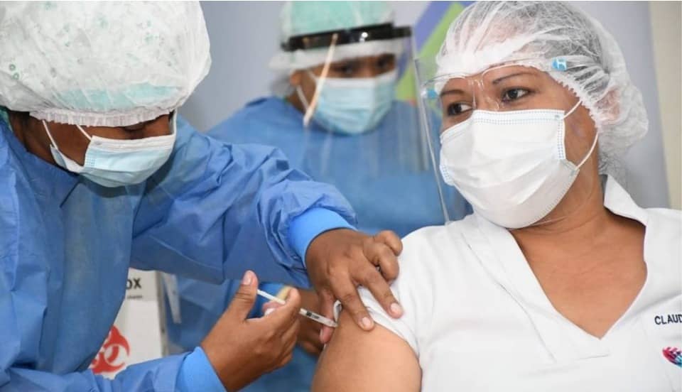 Bolivia recibe 500 mil dosis de la vacuna contra el coronavirus de Sinopharm 