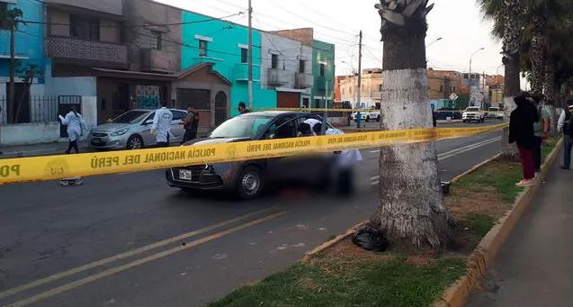 Callao: Hombres es asesinado de 10 balazos en el interior de su auto