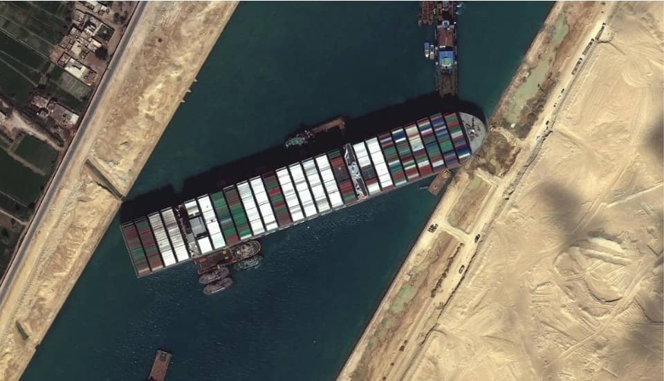 Canal de Suez: Tráfico se normalizará en 4 días