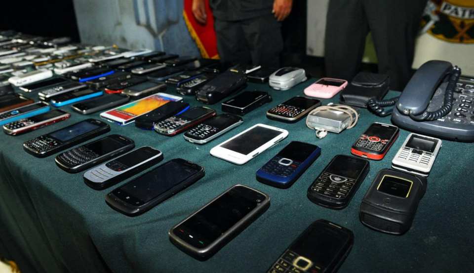 ¡Indignante! Policías incautan celulares robados y los venden a Las Malvinas