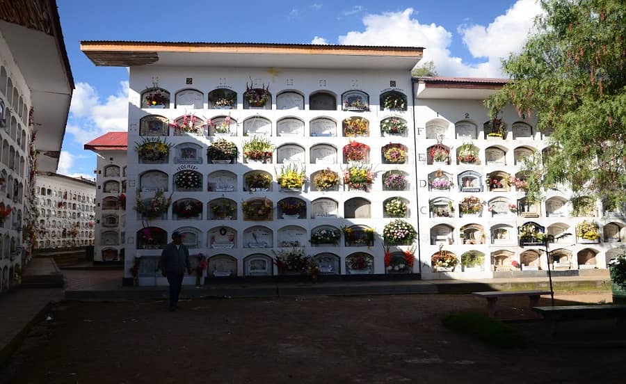 Huancayo: Construyen mil nichos ante alta demanda por muertes de COVID-19