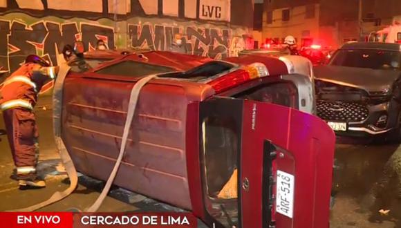 Violento choque entre minivan y camioneta deja seis heridos en Cercado de Lima 