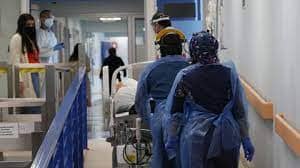 Chile: Hospitales siguen al límite pese a que contagios por COVID-19 se reducen un 6% en la última semana