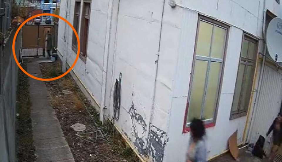 Chile: Hombre se lanza del segundo piso de un prostíbulo para no pagar