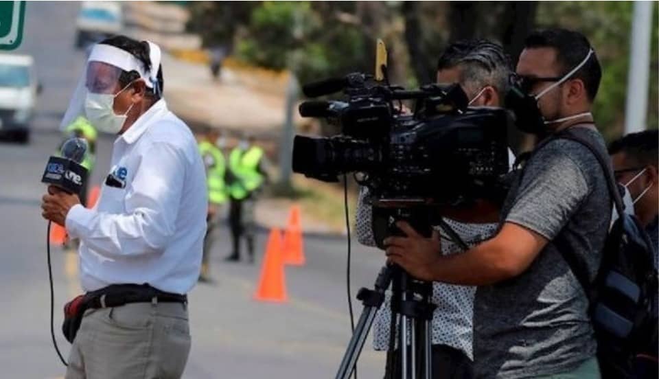 Chile: Periodista pierde la visión tras ataque a tiros contra su equipo de prensa