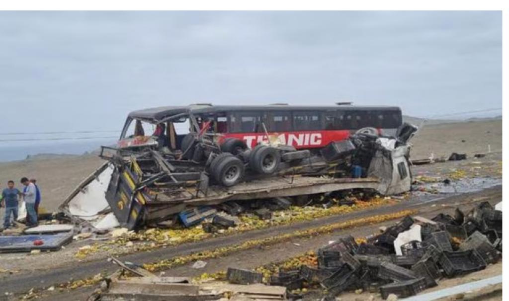 Anchas:  choque entre ómnibus y trailer deja dos muertos y más de 20 heridos 