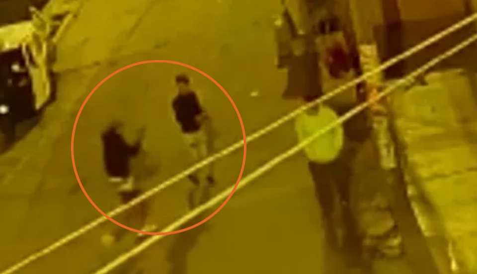 Chorrillos: Delincuente armado roba el celular de un transeúnte 